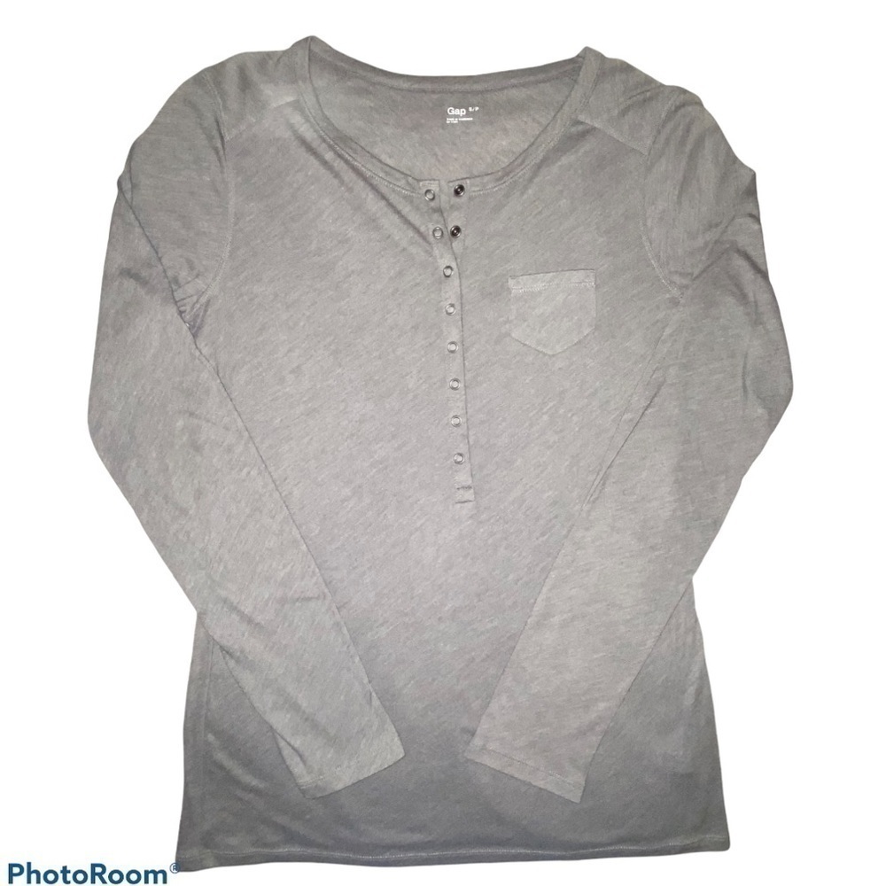 GAP. Long Sleeve Snap Front Grey t shirt.
